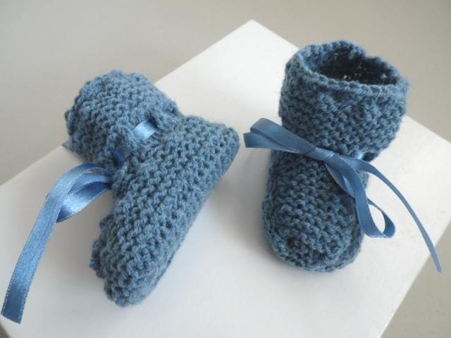 Photo Tricot bébé chaussons bleu charron laine image 3/5