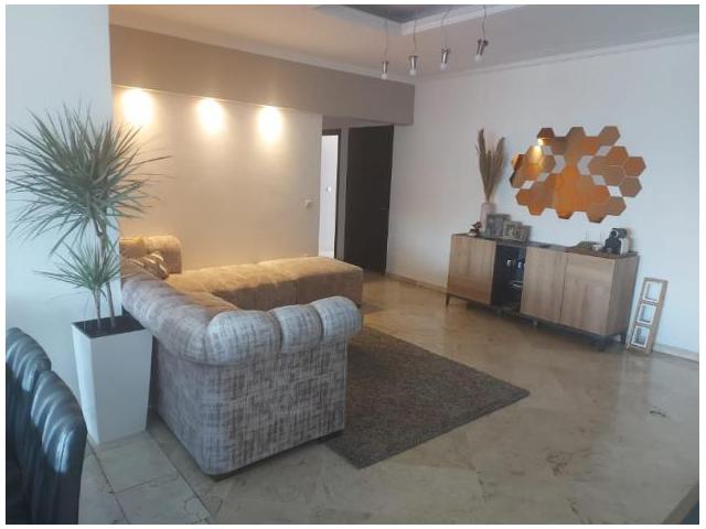 Photo un appartement vide a vendre a ghandi image 3/6