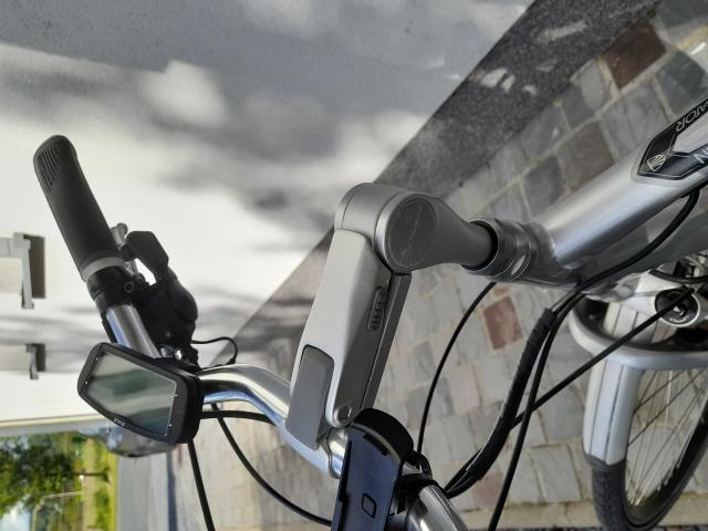 Photo velo de ville électrique homme TREK navigator 500+ image 3/5