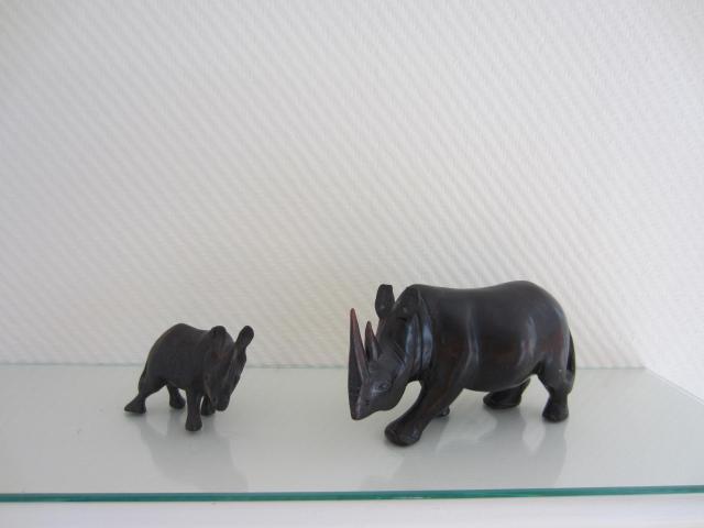 Photo Vends  2 Rhinocéros en bois image 3/3