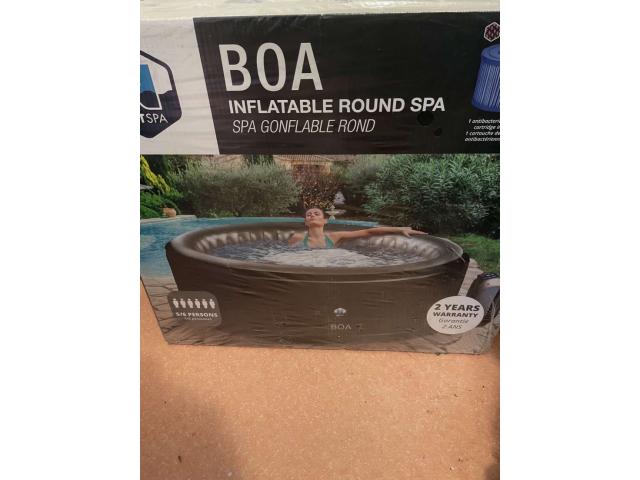 Photo Vends 2 spas gonflable NEUFS JAMAIS SERVIS image 3/4