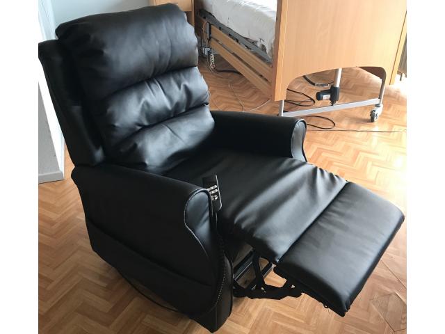 Photo Vente d'un fauteuil électrique en cuir véritable noir image 3/6