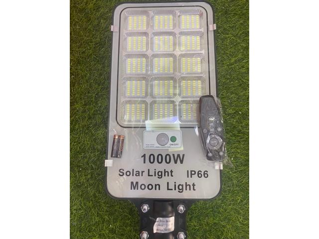 Photo VENTE DE LAMPADAIRES & PROJECTEURS SOLAIRES image 3/4