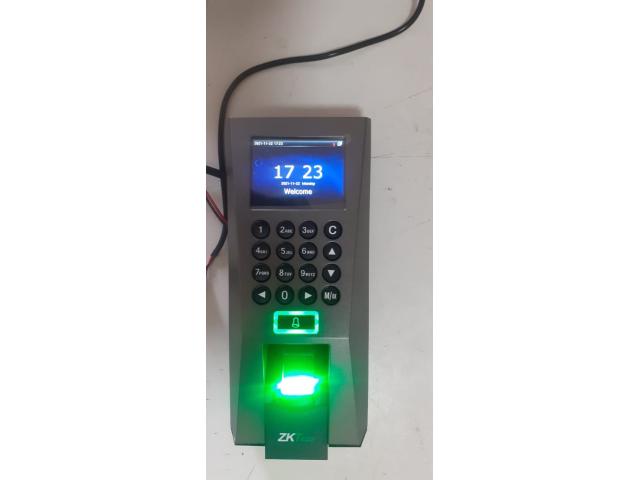 Photo VENTE ET INSTALLATION DES POINTEUSES ZKTECO F22,F19 ET F18 N°003. image 3/5