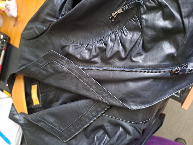 Photo Veste courte en cuir fin (peau d'agneau) noire, taille 42 image 3/6
