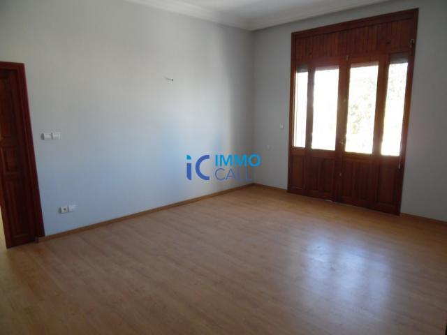Photo Villa de 2000 m² à vendre située à Souissi image 3/6