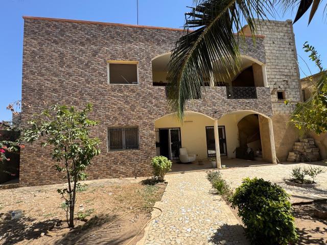 Photo Villa de 425 mètres carrés à vendre à Mbour Sénégal image 3/4