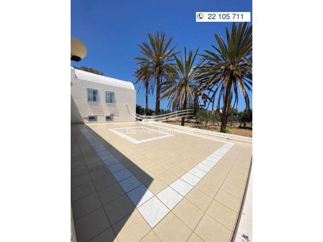 Photo Villa de style djerbienne pieds dans l'eau à Sousse image 3/4