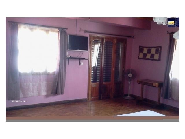 Photo VILLA F5 CONFORT MEUBLE A LOUER A AMBOHIBAO Réf:LVM 30102822 image 3/3