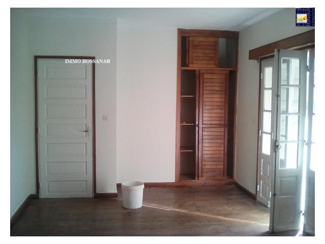 Photo VILLA F6 CONFORT A LOUER A AMPASANIMALO Réf:LAM301100519 image 3/3