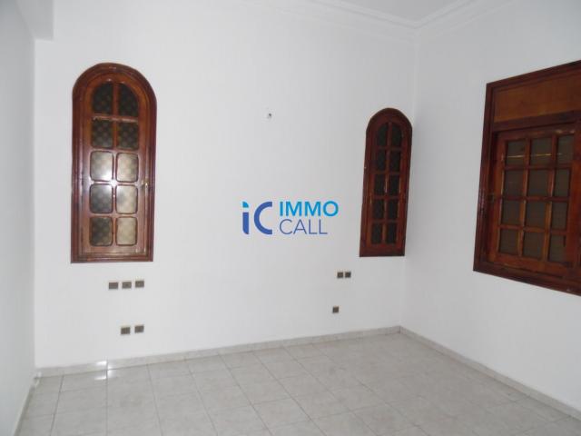 Photo Villa moderne de 700 m² en location à Hay Riad image 3/5