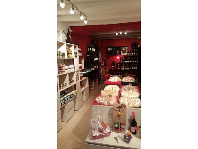 Photo Vite ! Rosas ctre Vente Murs et fond Local + appartement , affaire !!! image 3/4
