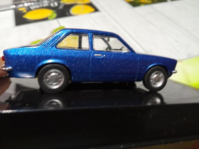 Photo voiture de collecion 1/43 image 3/4