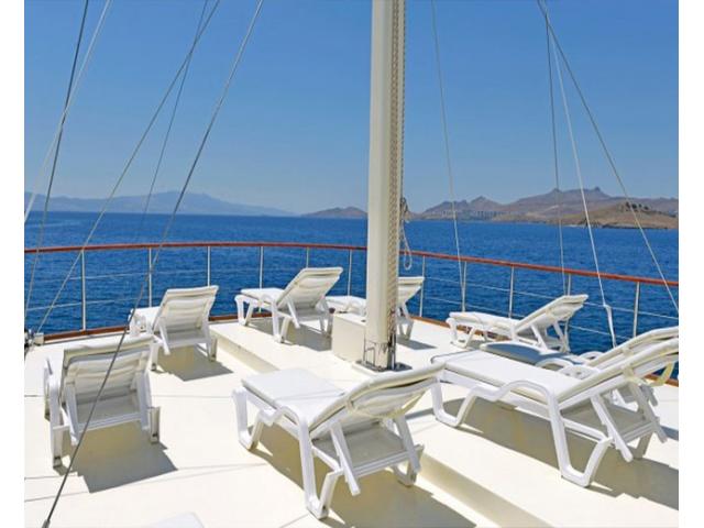 Photo yacht conçu pour des croisiéres et du charter de luxe avec une capacité de 32 invités image 3/6