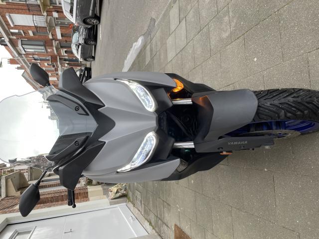 Photo Yamaha xmax 125 ICON GREY image 3/4
