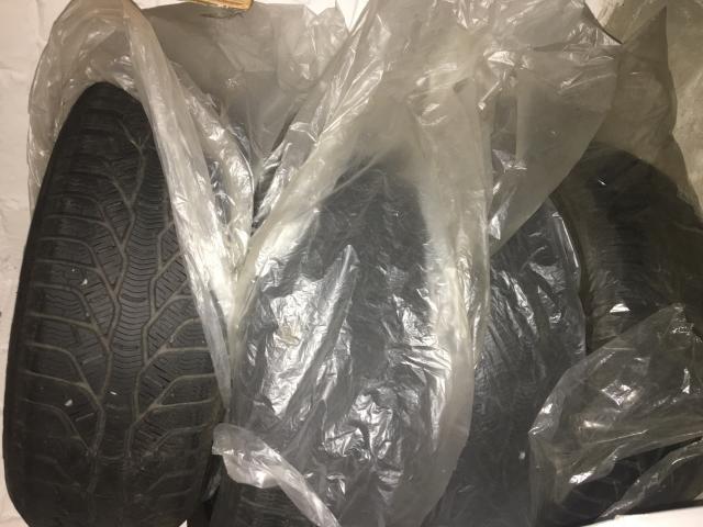 Photo 4 nouveaux pneus hivers+ 1nouveau pneu avec jante en tôle image 4/6