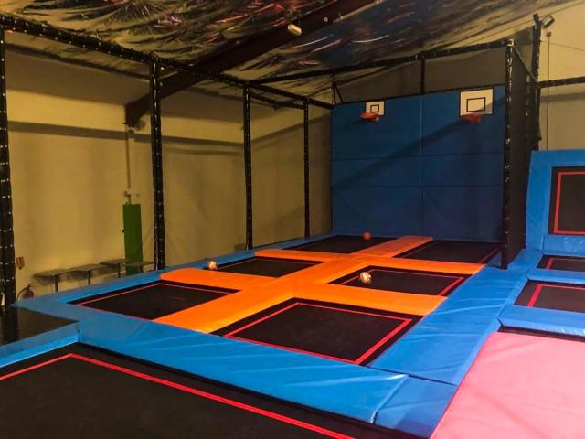 Photo 600m2 de Trampolines quasi neufs image 4/6