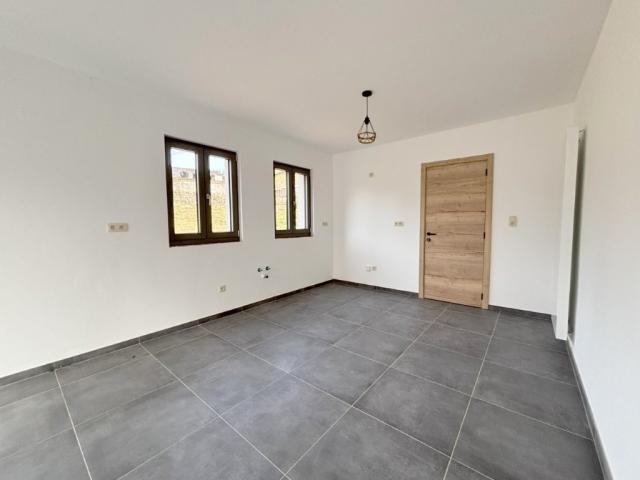 Photo 6830 Les Hayons : nouvelle construction, 3 chambres, jardin. image 4/6