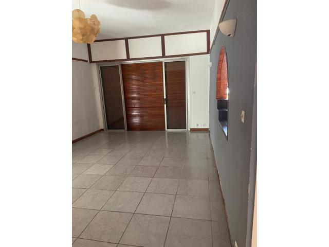 Photo À LOUER – Bureau professionnel avec vue imprenable sur le centre-ville de Saint-Denis image 4/6