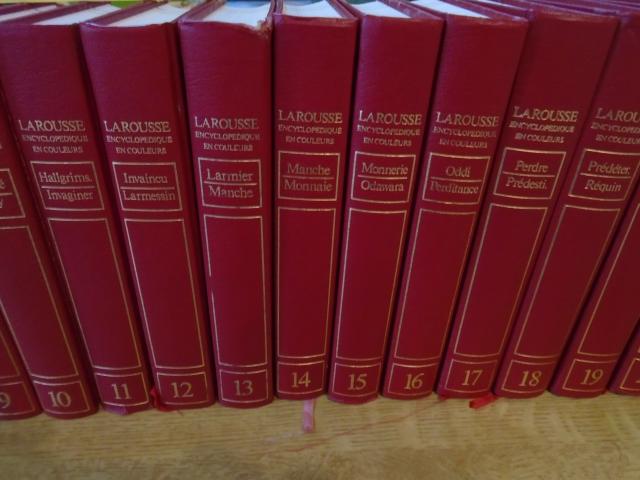 Photo a vendre collection complète de dictionnaires Larousse 22 volumes image 4/6
