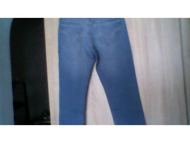 Photo A vendre jeans pour homme neuf image 4/4