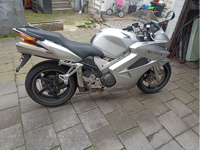 Photo A vendre moto Honda VFR 800 v tec image 4/5