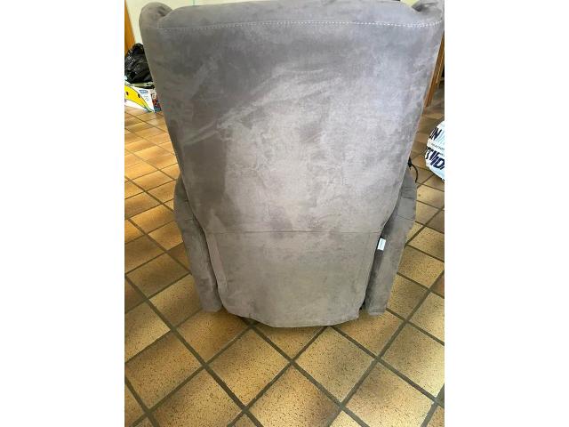 Photo A vendre – Fauteuil médicalisé électrique image 4/4