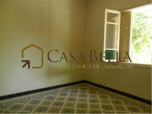 Photo A VENDRE une veille maison bien placée A AKOUDA image 4/5