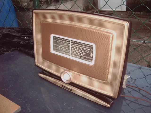 Photo Ancien petit poste de radio à lampe. faire un prix image 4/4