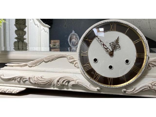 Photo Ancienne horloge relookée en style shabby image 4/5
