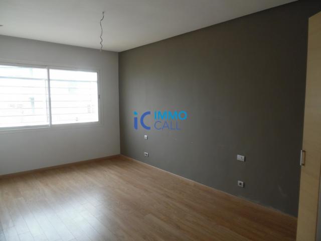 Photo Appartement de 170 m² en location située à Hay Riad image 4/6