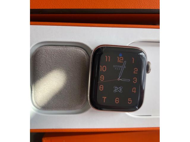 Photo Apple Watch 4 40mm Hermes - Excellent état (GPS et cellulaire) image 4/6