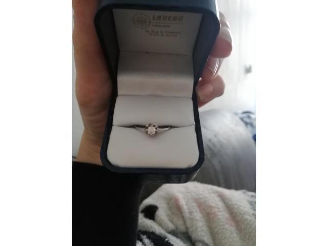 Photo Bague solitaire sur or blanc 18 carats image 4/5