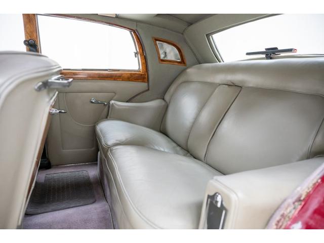 Photo Bentley MK6 Saloon by James Young '48 CHB57AJ image 4/6