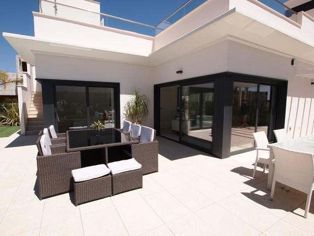 Photo Bonnes Nouvelles! Une Villa dans un Terrain de Golf Comme il y en a Peu. image 4/6