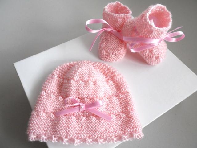 Photo Bonnet, chaussons roses bébé  tricot laine fait main image 4/5