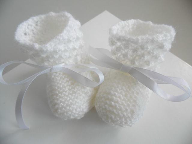 Photo Bonnet et chaussons BLANCS tricot laine bébé fait main image 4/6