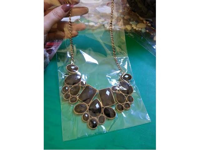 Photo Boucles et colliers de fantaisie image 4/6