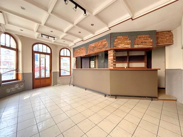 Photo Bouillon centre : charmant immeuble comprenant 2 maisons de commerce. image 4/5