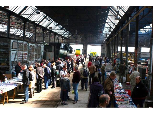 Photo Bourse Trains Miniatures - vente de livres et objets ferroviaire : Sncb ... image 4/6