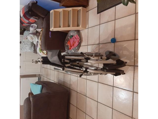 Photo Chaise roulante image 4/5