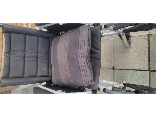 Photo Chaise roulante pliable image 4/4