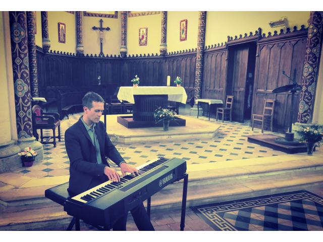 Photo Chanteuse & pianiste • messe de mariage à l'église • NORMANDIE image 4/5