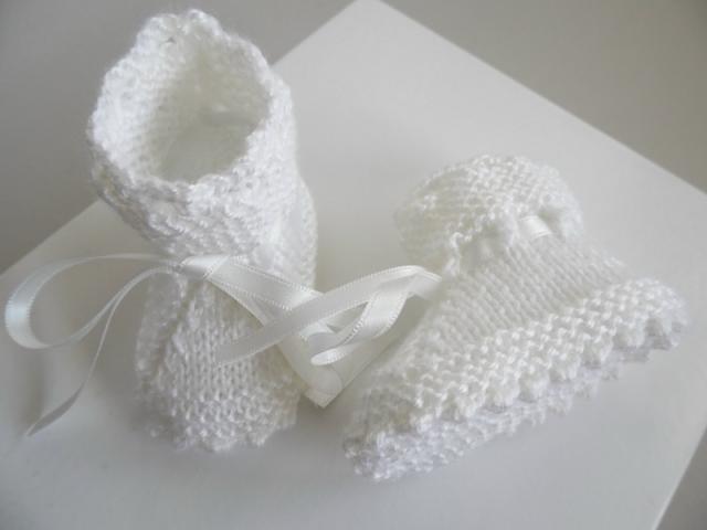 Photo Chaussons blancs bébé  tricot laine fait main image 4/6