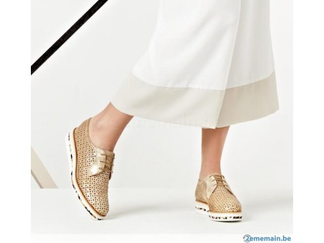 Photo Chaussures cuir nubuck beige doré marque Pertini image 4/5