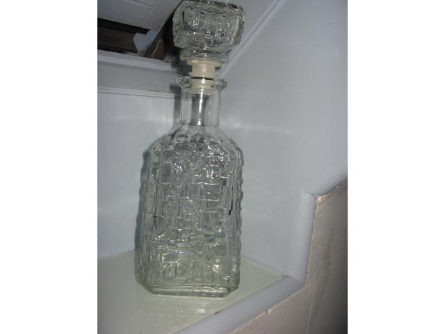Photo Choix entre 2 bouteilles à alcool ou liqueur avec bouchon hermétique. image 4/6