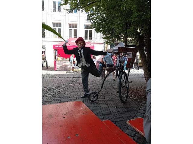Photo Clown anniversaire, spectacles pour carnaval, chasses aux oeufs, animations de rue, mime, échassier, image 4/6
