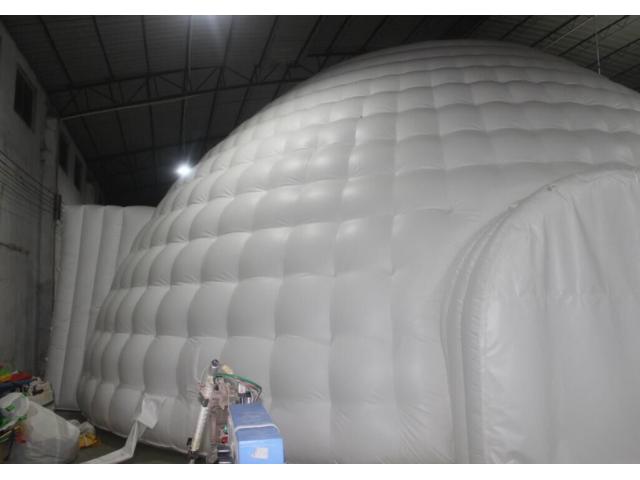 Photo DÉSTOCKAGE igloo gonflable 153M2 neuf image 4/6