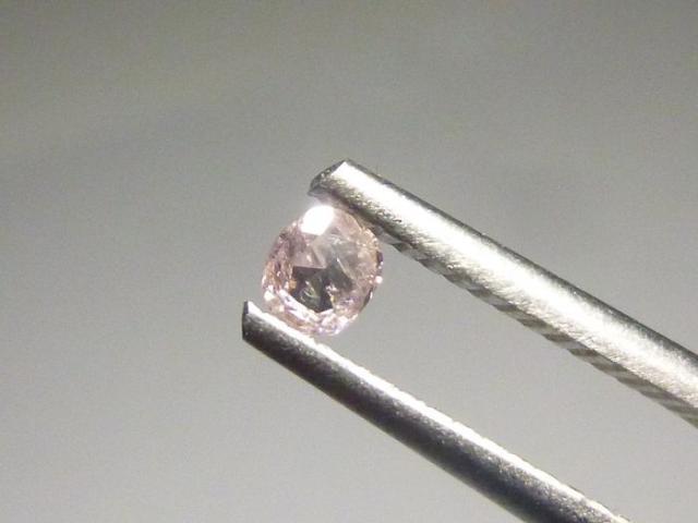 Photo Diamant taille en coussin de 0,10 ct, rose clair, clarté I1 image 4/6