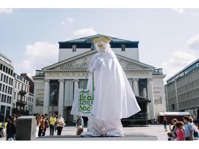 Photo Du spectacle de clown, des animations de rue, du mime, de la statue vivante, de l'échassier, du faux image 4/6